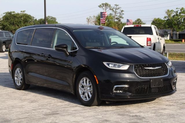 image vehicle 2023 CHRYSLER PACIFICA