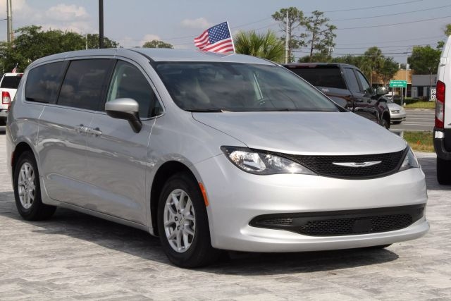 image vehicle 2022 CHRYSLER VOYAGER