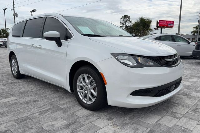 image vehicle 2022 CHRYSLER VOYAGER