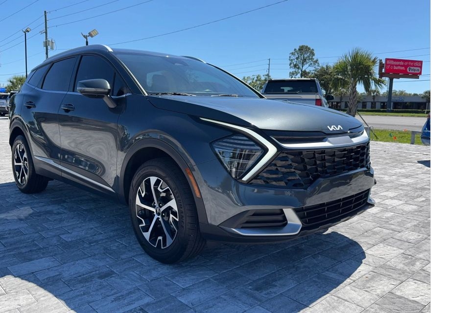 2025 Kia Sportage EX's photo