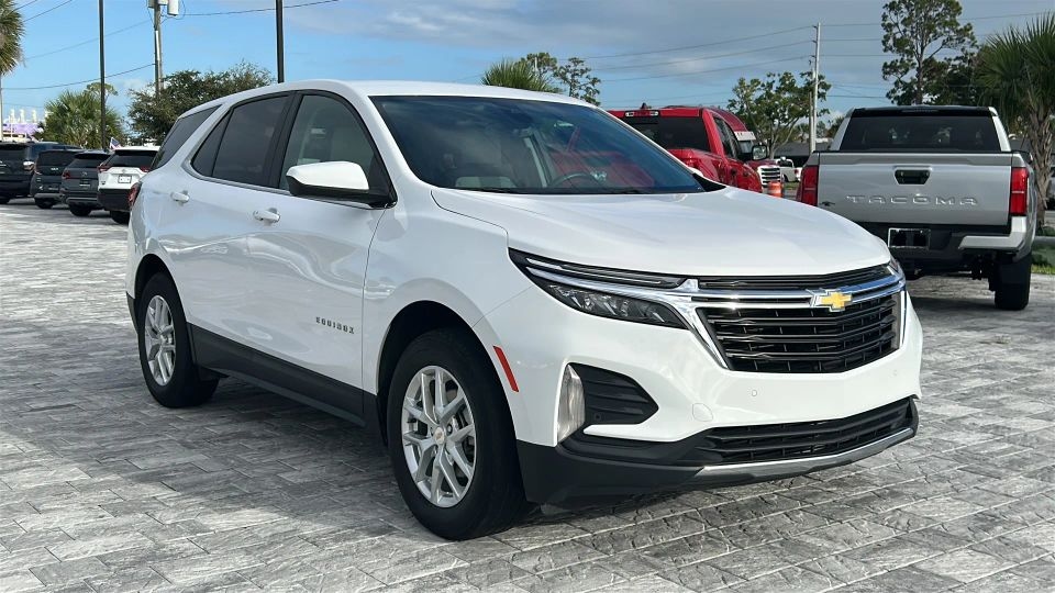 2024 Chevrolet Equinox LT's photo