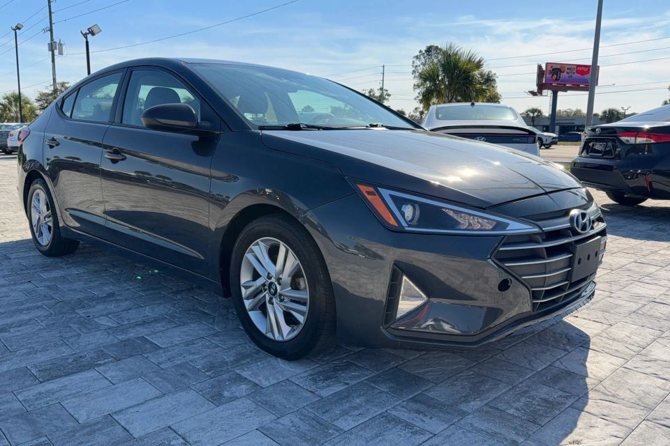 2020 Hyundai Elantra SEL's photo