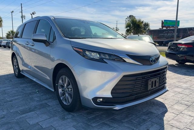 image vehicle 2025 TOYOTA SIENNA