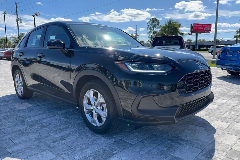 2025 Honda HR-V LX's photo