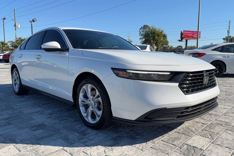 2024 Honda Accord LX's photo